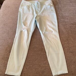 𝅺celebrity Pink women’s ripped skinny jeans; size 16